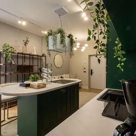 Old Town Emerald - Chic 1br With Balcony Appartement *