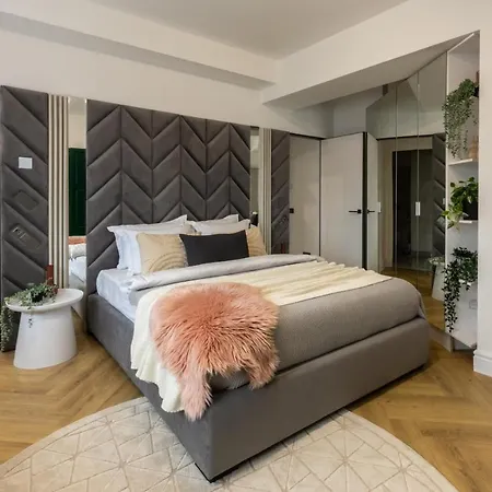 Old Town Emerald - Chic 1br With Balcony *