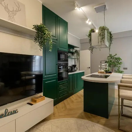 Апартаменти Old Town Emerald - Chic 1br With Balcony *