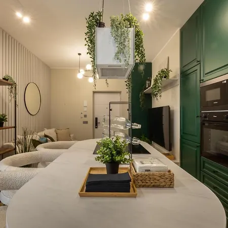 Old Town Emerald - Chic 1br With Balcony Апартаменти Бухарест