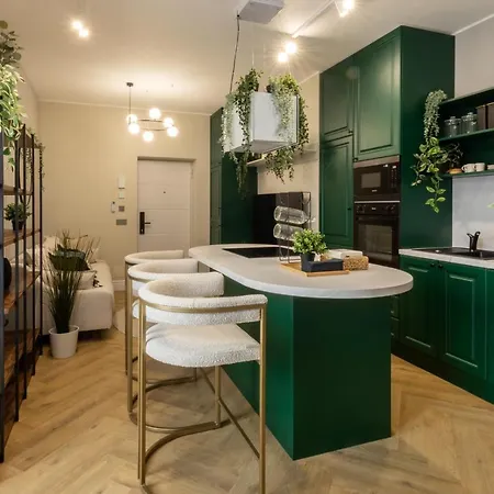Old Town Emerald - Chic 1br With Balcony Апартаменти Бухарест