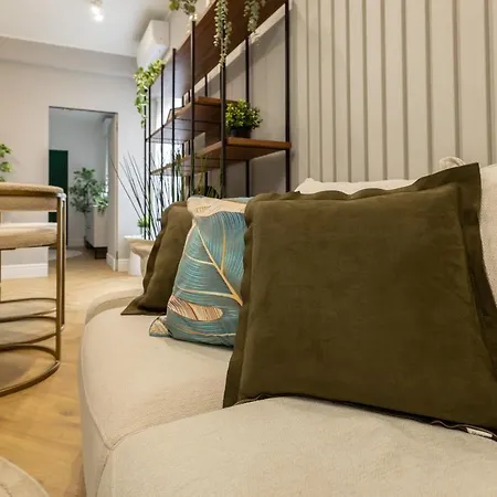 Old Town Emerald - Chic 1br With Balcony Апартаменти