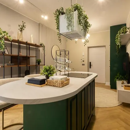 Old Town Emerald - Chic 1br With Balcony *