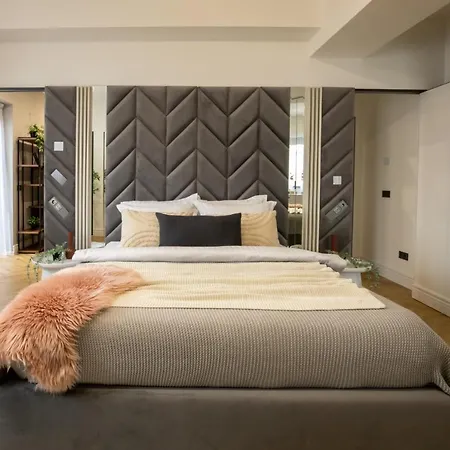 Old Town Emerald - Chic 1br With Balcony Апартаменти *