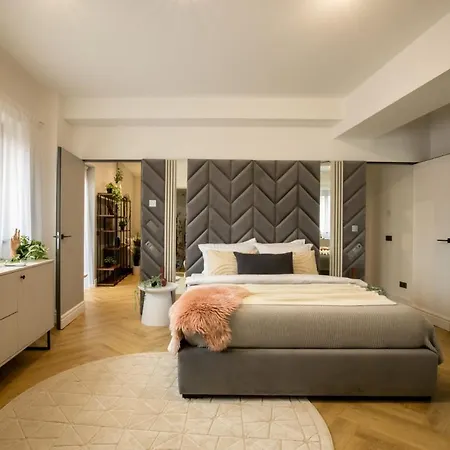 Old Town Emerald - Chic 1br With Balcony *