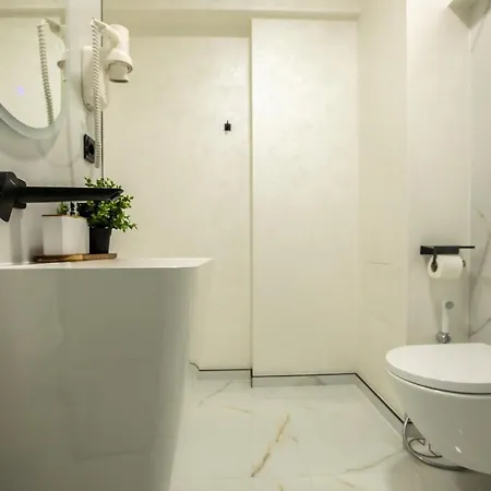 Апартаменти Old Town Emerald - Chic 1br With Balcony *